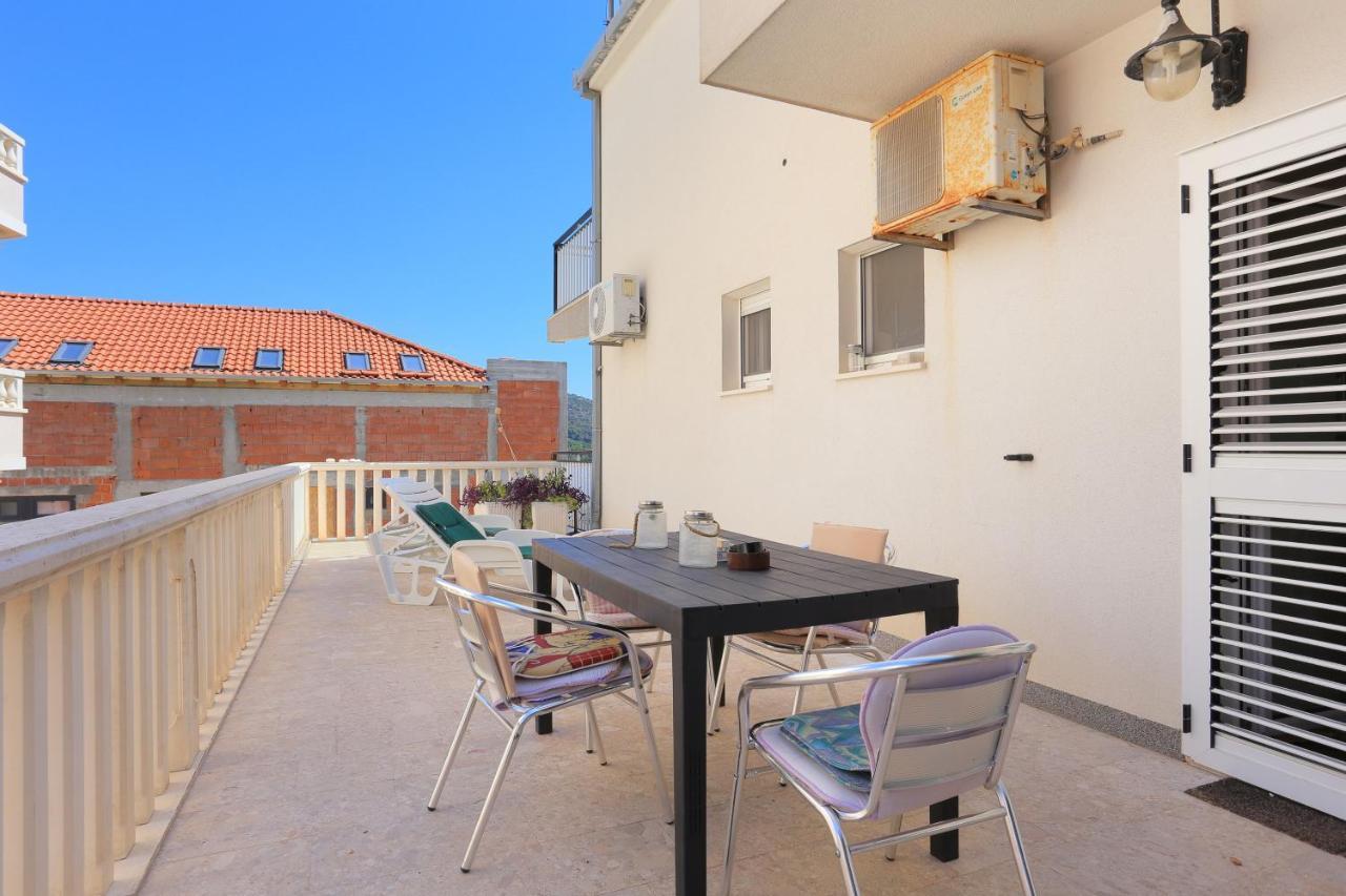Apartments By The Sea Businci, Ciovo - 9450 Trogir Exteriör bild